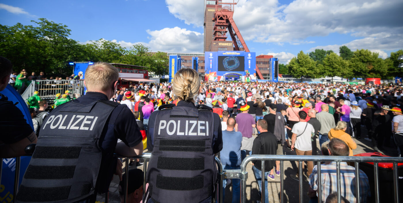 UEFA a luat decizia după ce polițiștii și-au părăsit posturile și s-au furișat pe stadion pentru a vedea live meciul România – Slovacia de la EURO 2024!