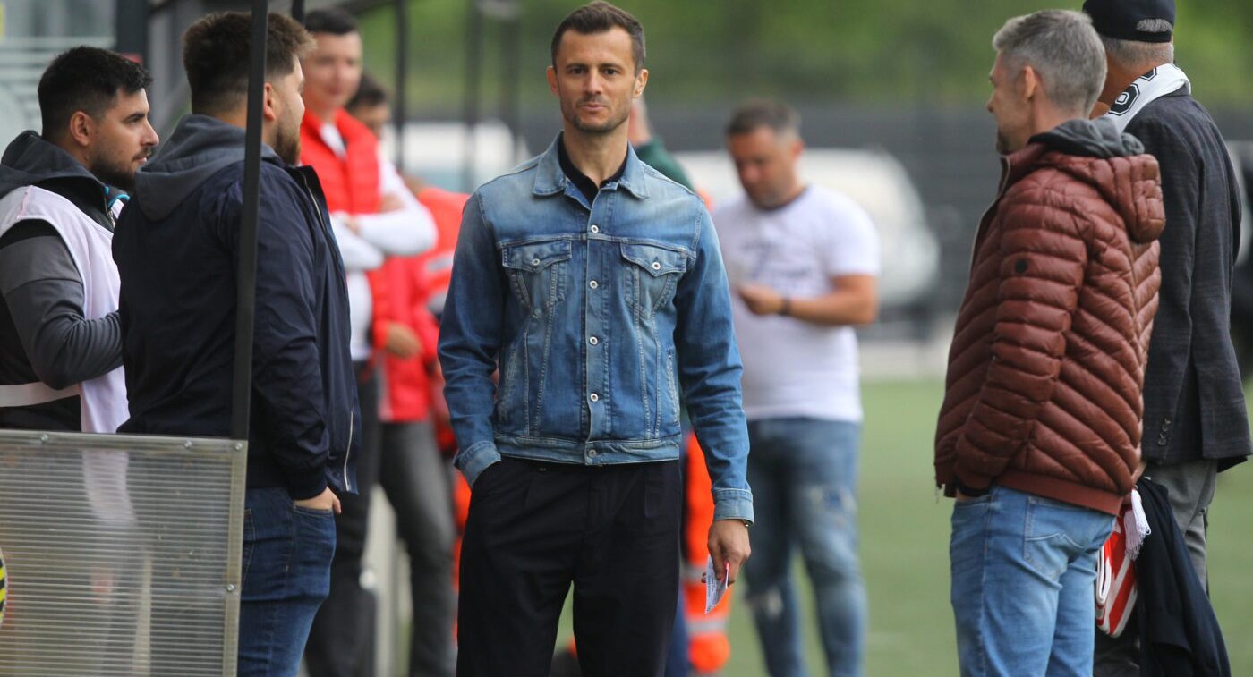 Scandal mare la Dinamo, după ce antrenorul care e de aproape 40 de ani în club a fost dat afară ca să i se facă loc lui Florentin Petre! „Nu erau apă și mâncare în club, iar eu veneam, deși aveam soția la terapie intensivă”