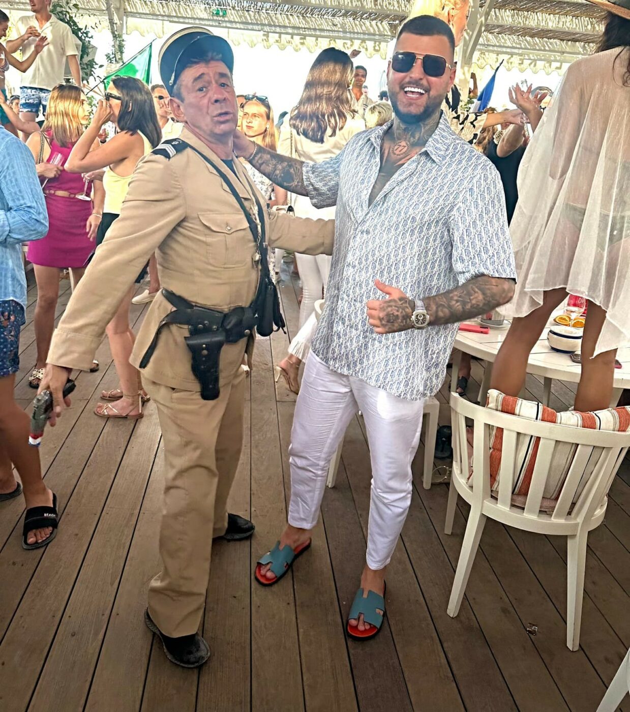 Adrian Mititelu Jr., jefuit în vacanța din Mykonos! Hoții i-au spart vila de lux în timp ce el și amicii lui se distrau cu șampanie scumpă într-o altă locație exclusivistă. FOTO