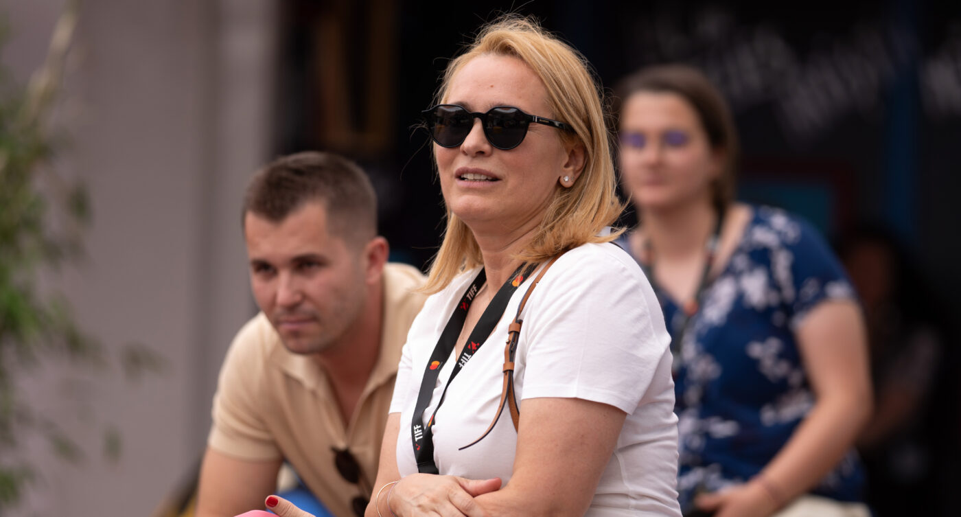 „Bună seara, București”, de la Koln: Andreea Esca a fost un magnet printre fanii naționalei la meciul România – Belgia! Cum a venit îmbrăcată prezentatoarea PRO TV
