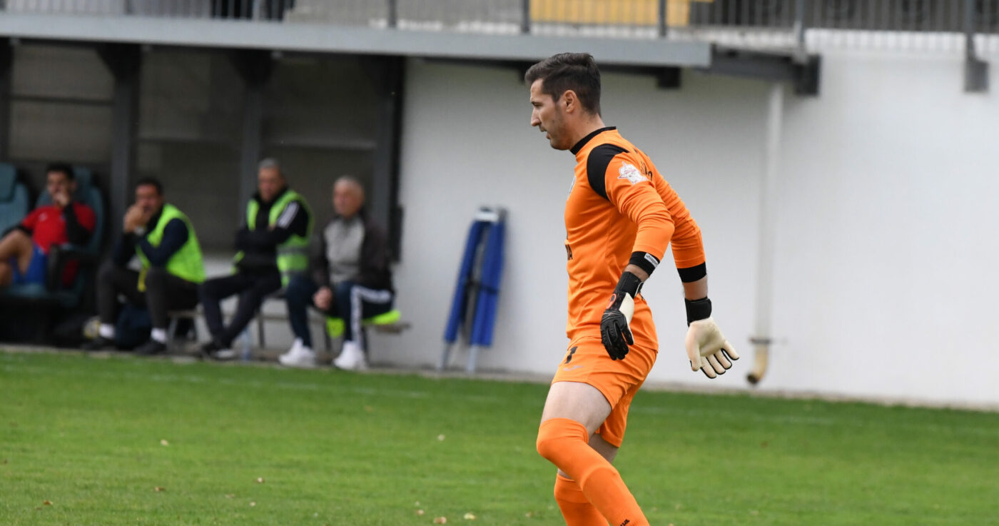 A fost dat afară fotbalistul care spunea că plăcerea lui cea mai mare e să calce pisicile cu maşina! Anunțul clubului
