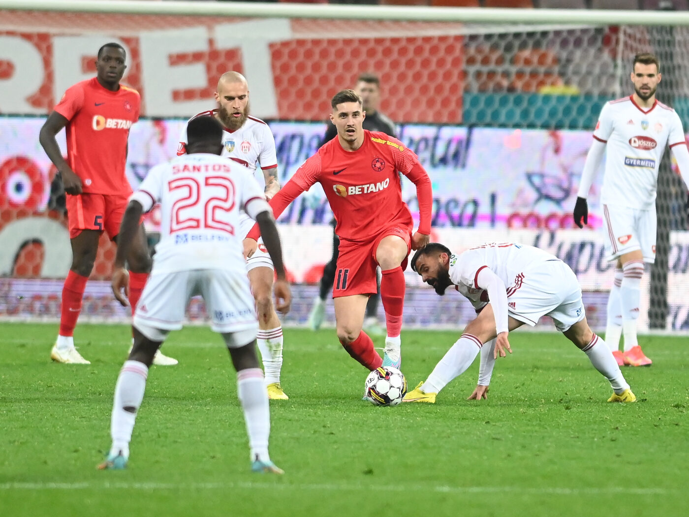 A fost la un pas de transferul la FCSB, apoi a ajuns şomer. Acum a semnat cu un alt club din Superliga