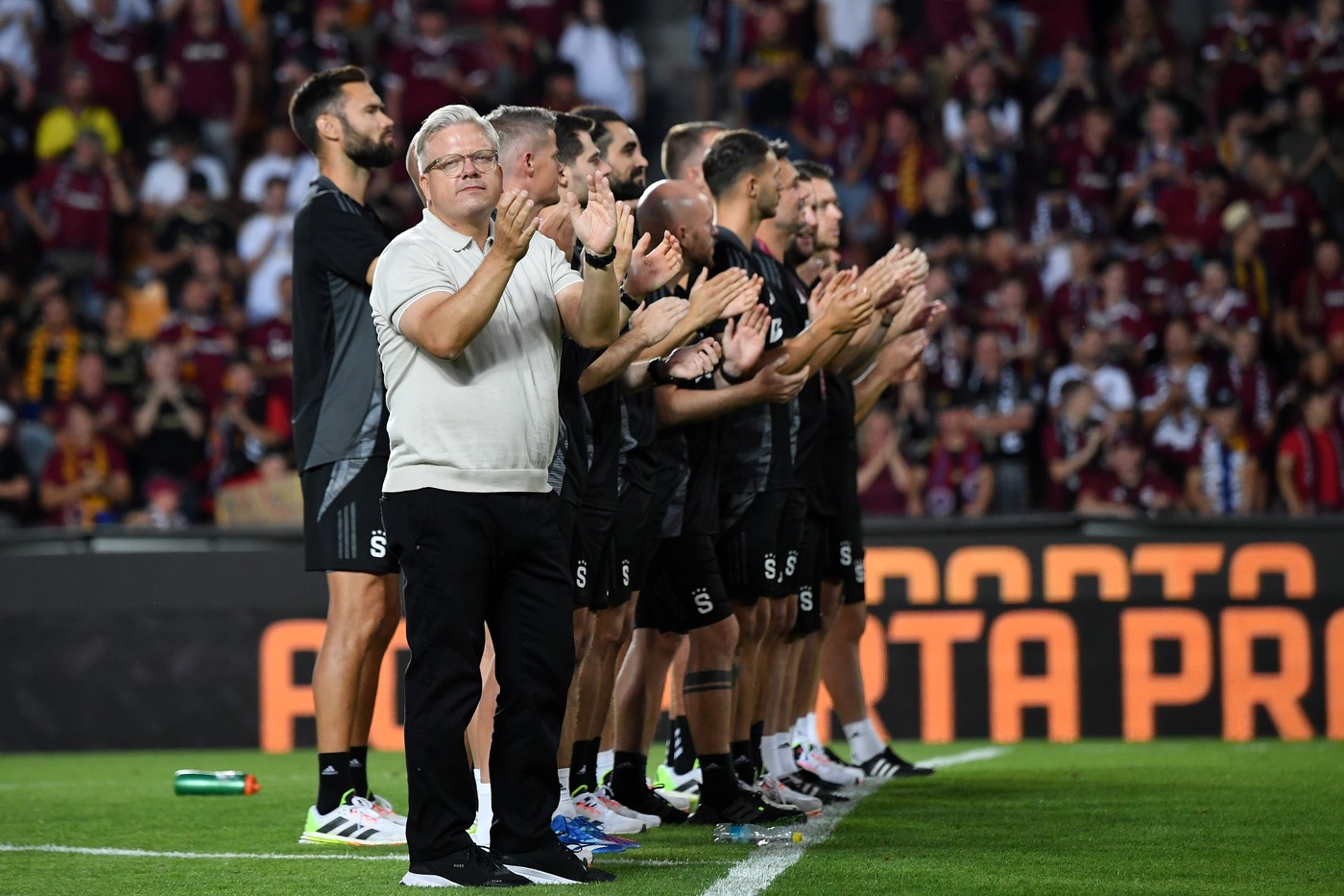 Are 4 victorii din 4 și e un adversar de coșmar pentru FCSB în turul 3 preliminar al Champions League. Antrenorul Spartei Praga nu a ales între români și israelieni, dar a spionat ambele cluburi