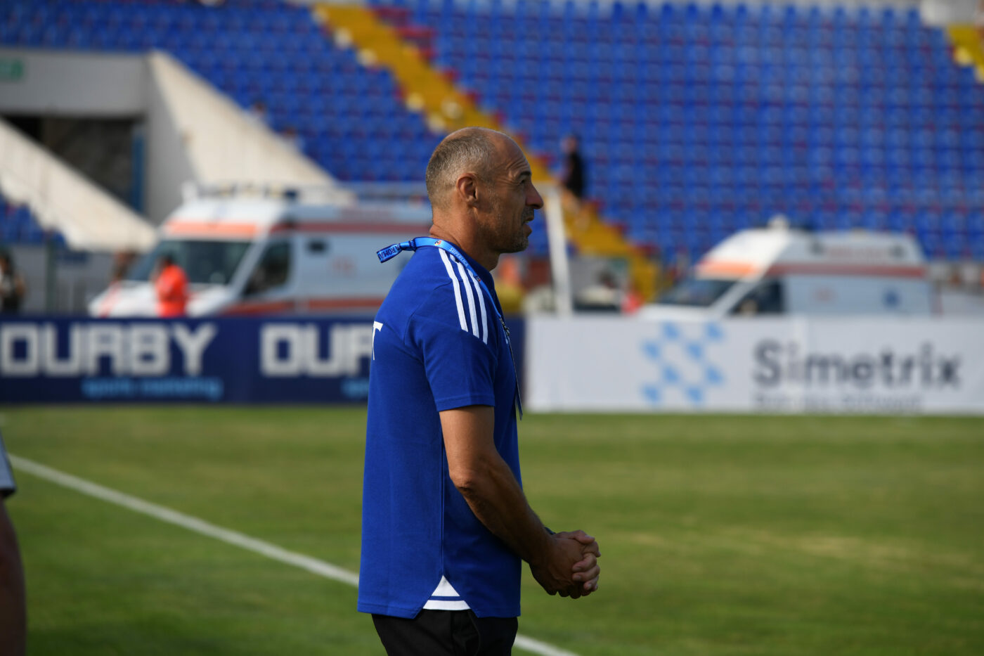Antrenorul din Superliga, suspendat drastic, după ce a sărit la arbitru în prima etapă din Superliga! Câte meciuri va sta în tribune