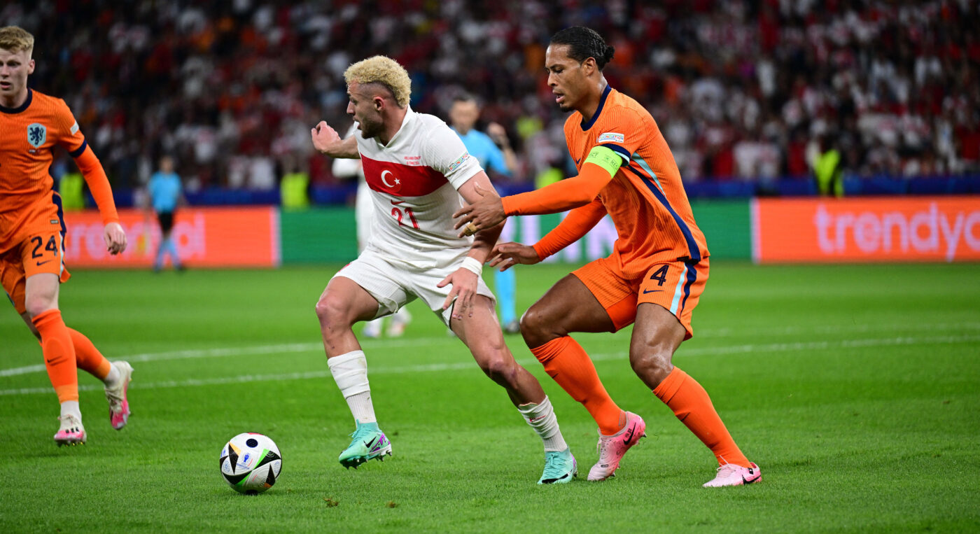 Arogantul Virgil van Dijk, care umilea România după victoria cu 3-0 a Olandei, a avut un discurs total diferit legat de calificarea în fața Turciei! Mesajul căpitanului lui Ronald Koeman, după ce fanii din Țările de Jos s-au luptat în tribune cu invazia turcă din Germania