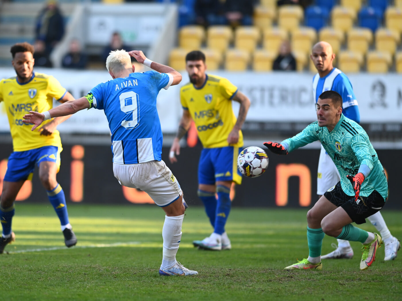 Au adus o echipă întreagă, iar ProSport a aflat ultimele mutări de pe piața transferurilor: portarul pe care pusese ochii Gigi Becali și fostul fundaș al lui FCSB și Dinamo au semnat contractele. Avem lista completă. EXCLUSIV