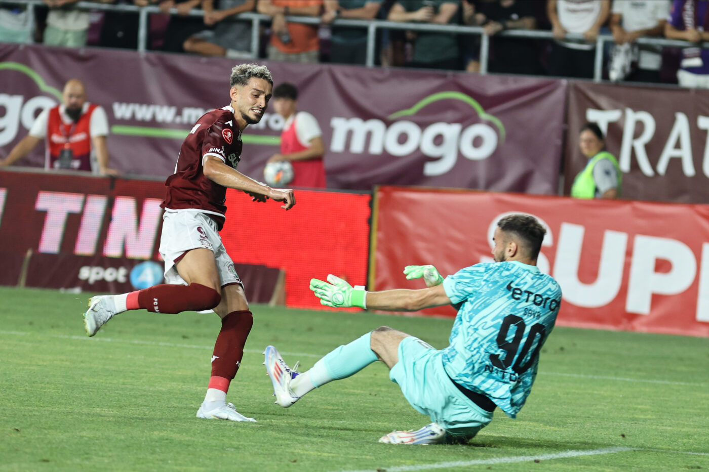 Care e situația lui Albion Rrahmani, accidentat grav în Rapid București – CFR Cluj 2-2. Staff-ul din Giulești e în stare de alertă, după ce atacantul a ieșit în lacrimi: de ce se tem medicii! EXCLUSIV