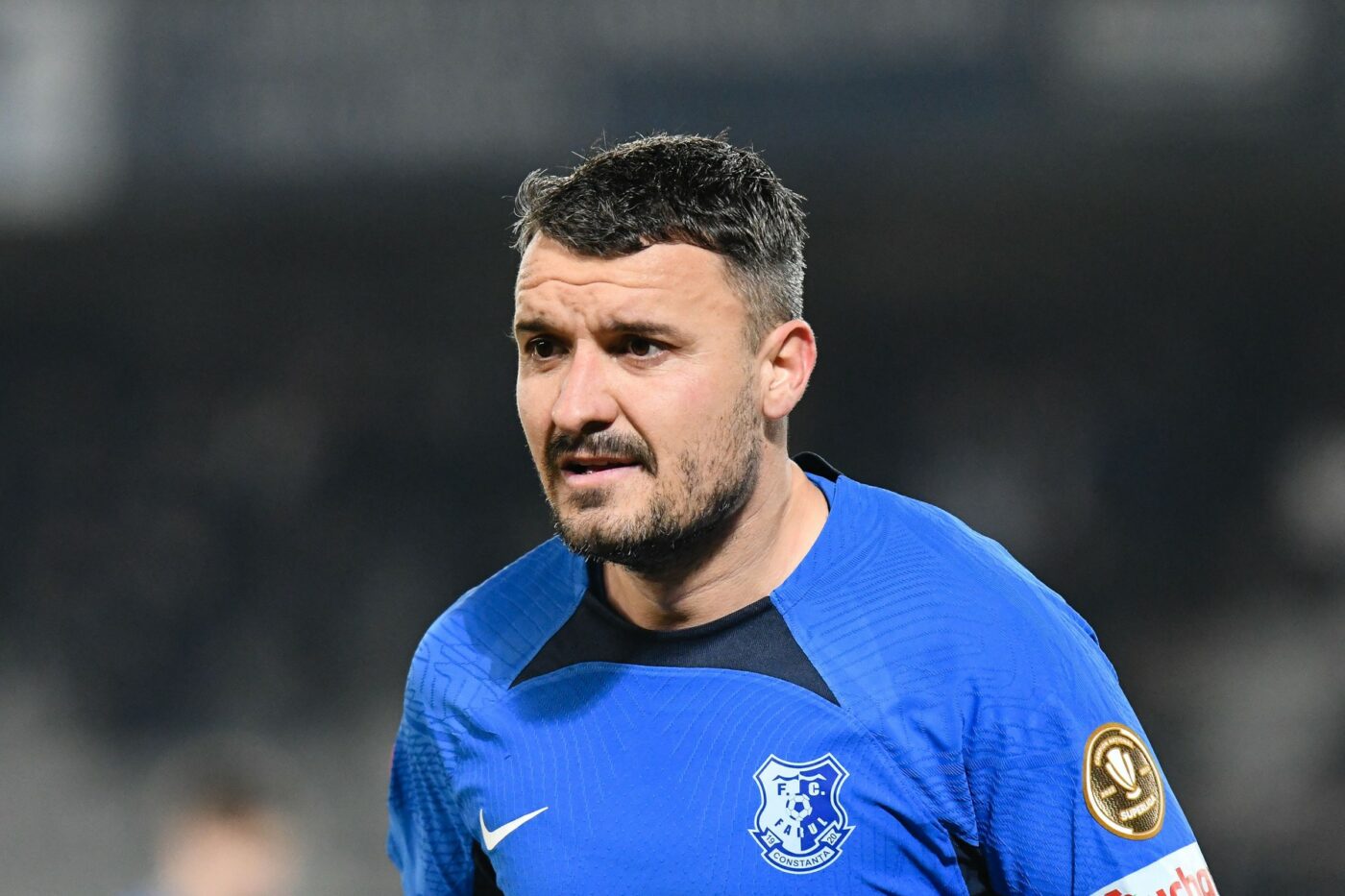 Ce s-a ales de Constantin Budescu, după ce Gică Hagi l-a dat afară de la Farul Constanța pentru că avea prea multe kilograme în plus și nu prea mai avea chef de fotbal! Transformarea celui poreclit „Sărmăluță”: s-a distrat la mare și la piscină înainte de startul Superligii!