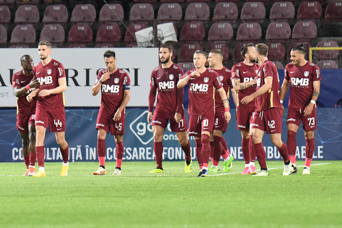 Ce se întâmplă cu transferul celui mai bun mijlocaș de la CFR Cluj! Șeicii l-au băgat în comisia care decide sumele de bani ce se pot da ca salarii