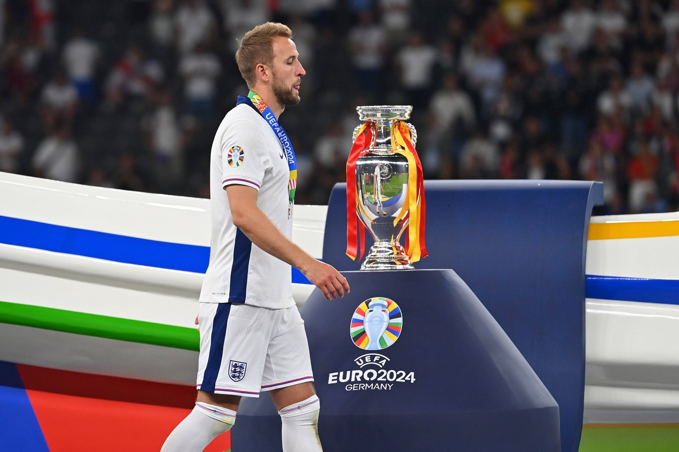 Cele cinci semne ale Apocalipsei pentru fotbalul cu care am crescut! Cu ce rămânem după EURO 2024: memorabili au rămas muncitorii, scena au confiscat-o juniorii, măcar ne-am răcorit cu tricolorii! SPECIAL