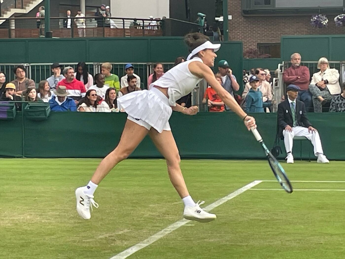 Cine e bărbatul care a urmărit-o pe ascuns pe Sorana Cîrstea la Wimbledon, aflat în aceeași tribună cu fiul lui Ion Țiriac! EXCLUSIV