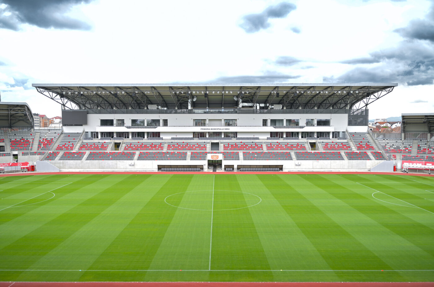 Clubul din Superliga dă lovitura: stadionul a fost omologat de LPF! Poate juca acolo și în cupele europene
