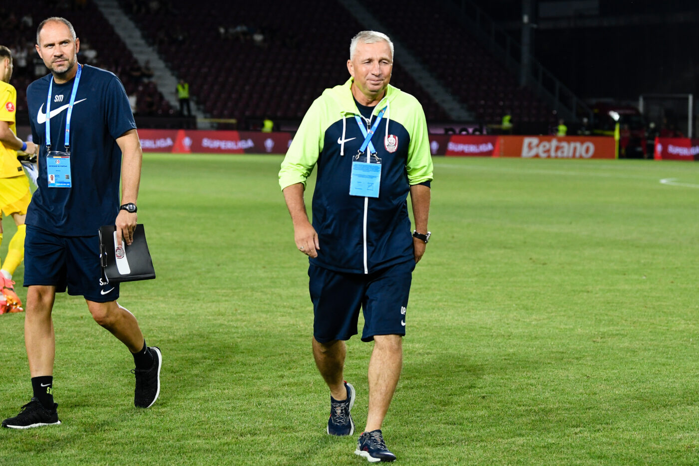 Colegul din Generația de Aur îi reproșează lui Dan Petrescu înjurăturile grosolane la adresa arbitrilor! „Nu îi înțeleg ieșirile! E momentul să se oprească”