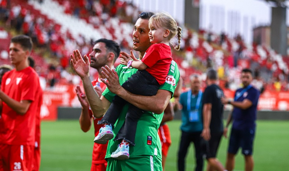 Concurentul lui Cech sau Szczesny a debutat în SuperLigă fără gol primit: „La UTA mă simt ca acasă, fotbalul din România trebuie respectat”