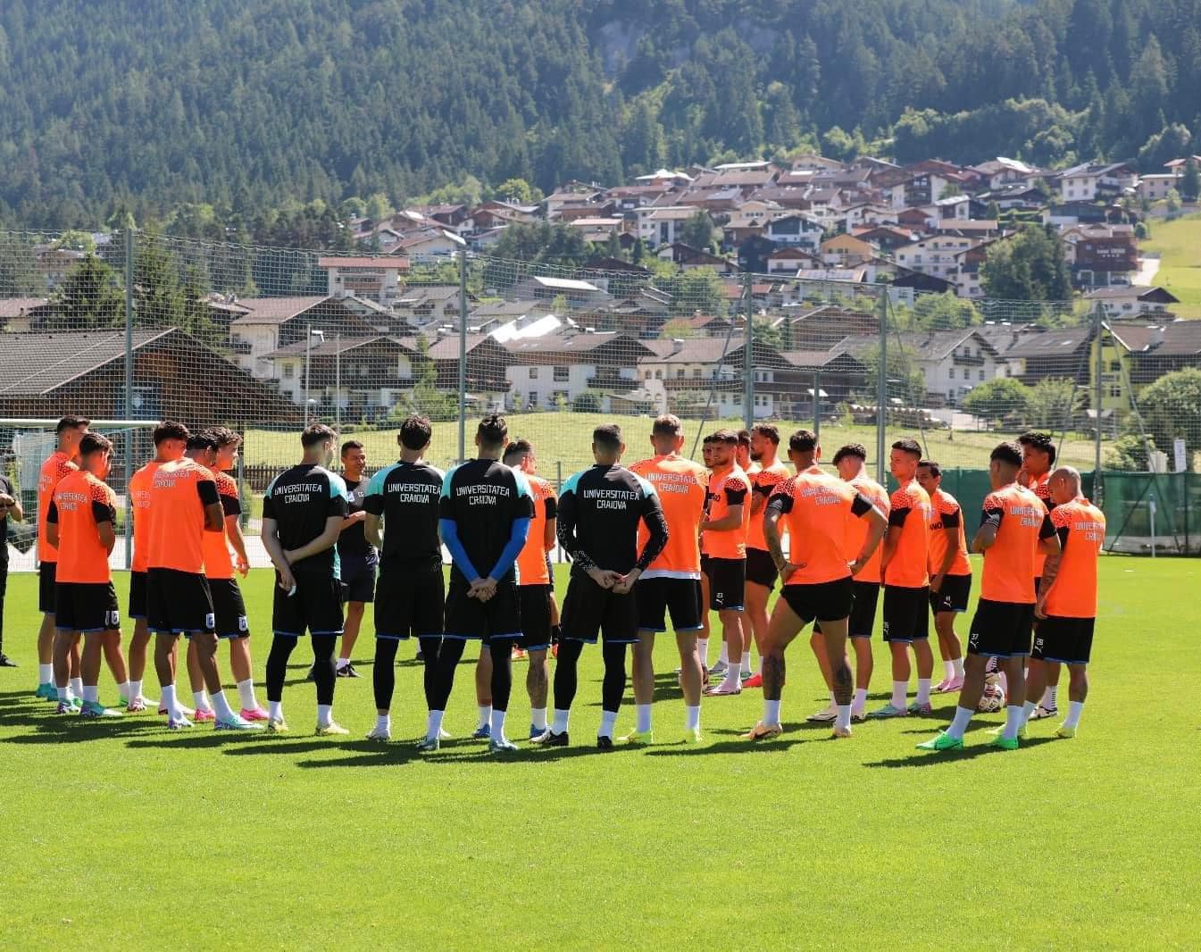 Costel Gâlcă a avut mari probleme de lot în perioada de pregătire, iar Universitatea Craiova are parte de un debut de sezon „de foc”