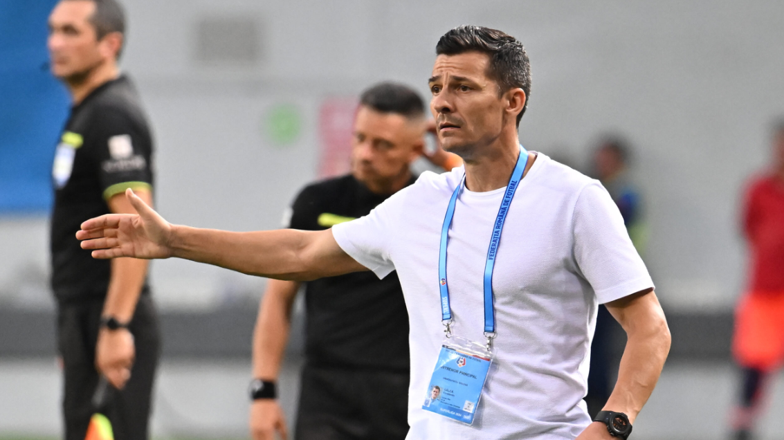 Costel Gâlcă a prins momentul bun, după Universitatea Craiova – UTA 4-2, și l-a pus la treabă pe Mihai Rotaru! Antrenorul oltenilor pregătește o revoluție în lot: „Avem nevoie de mulți jucători!”