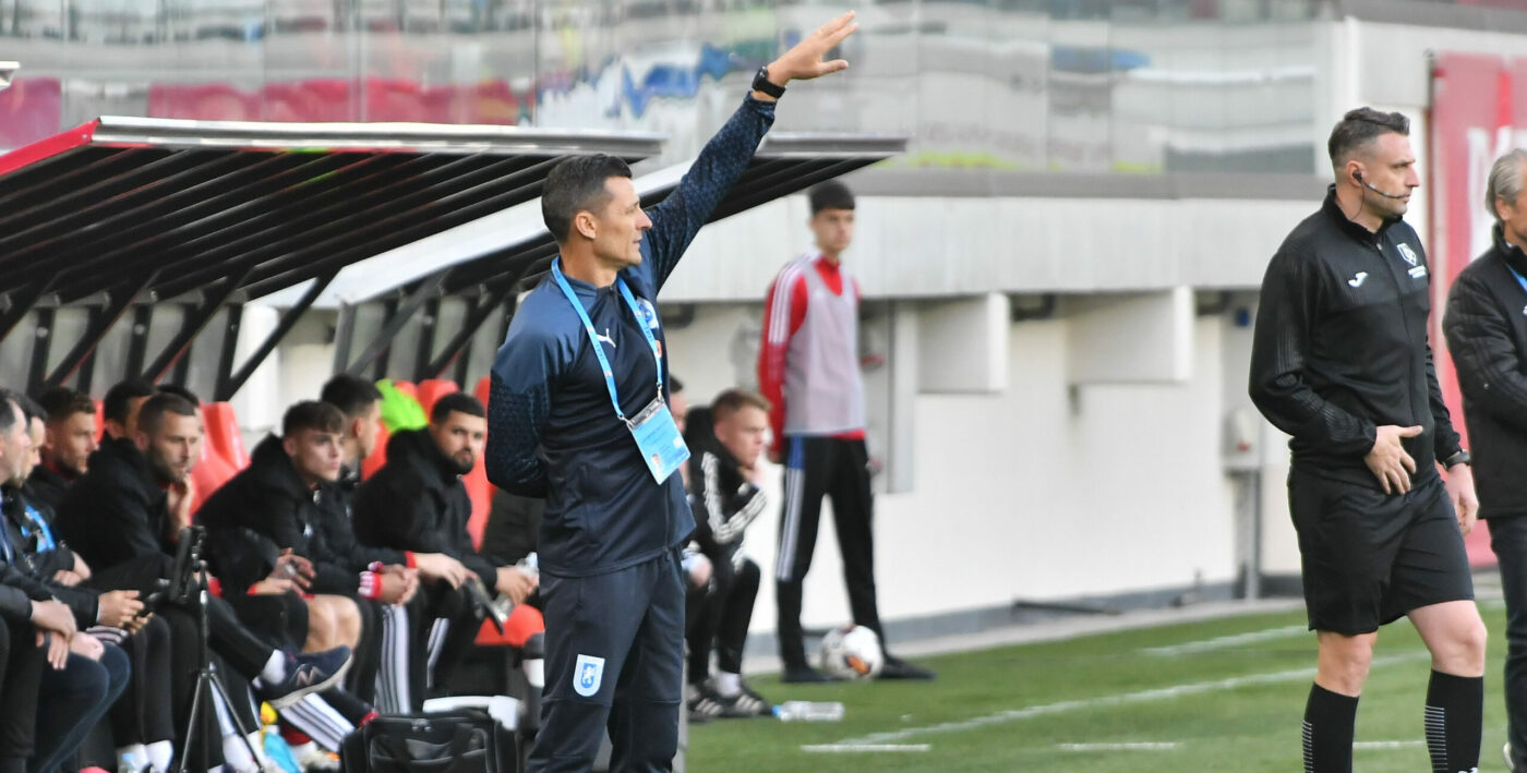 Costel Gâlcă a răbufnit împotriva fotbalistului său, după Maribor – Universitatea Craiova 2-0! Nu s-a ferit să îl acuze: „A fost decisivă eliminarea lui”
