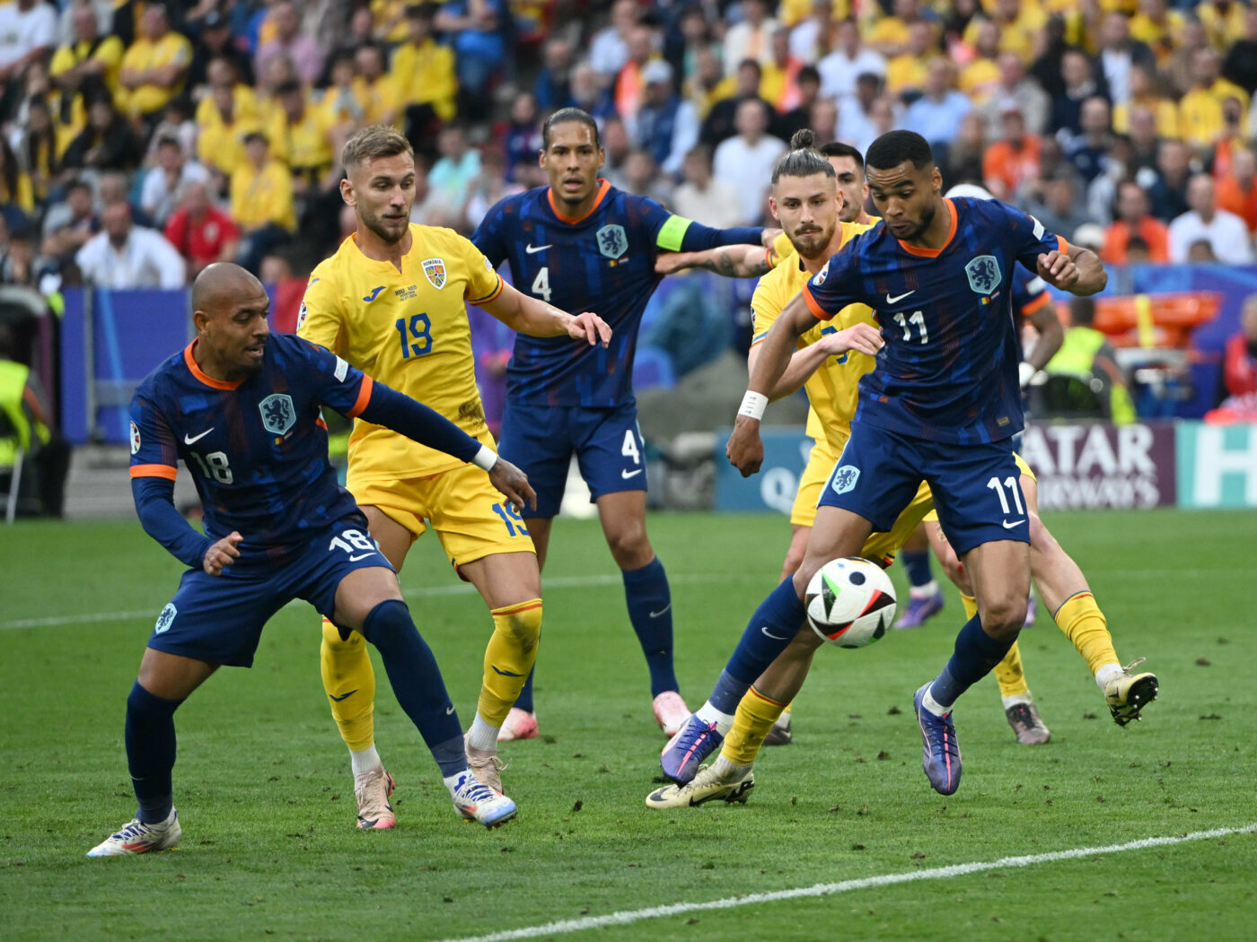 Cum a fost ajutată Anglia să se califice în finala EURO 2024! Cei doi olandezi care au făcut zeamă de lime din ”Portocala Mecanică” după ce au scos sufletul din Generația de Suflet a lui Edi Iordănescu! SPECIAL