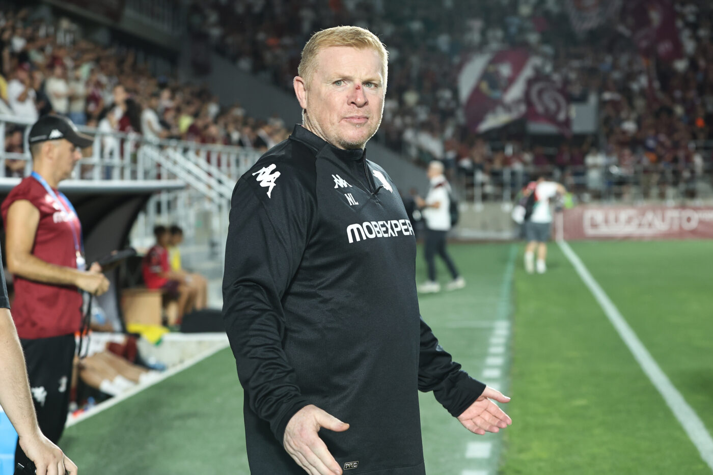 Cum a reacționat Neil Lennon imediat după ce Istvan Kovacs a dat penalty pentru Rapid în derby-ul cu CFR Cluj! Camerele TV l-au filmat pe antrenorul britanic