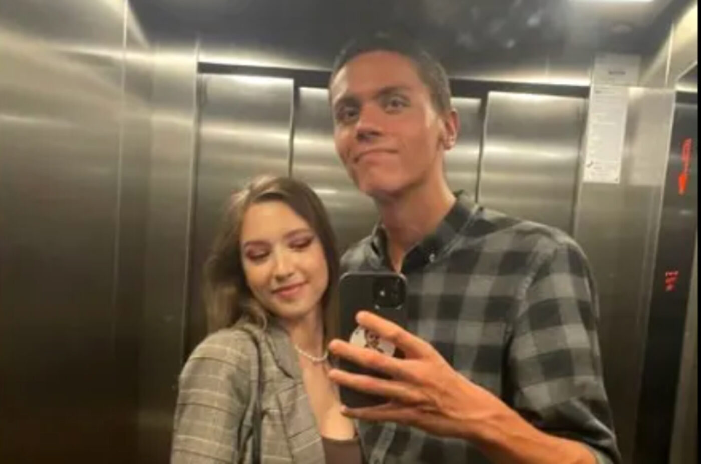 Cum a reacționat iubita lui David Popovici, după ce tânărul a devenit campion olimpic la Paris! Imaginile emoției pure cu frumoasa Taisia, în lacrimi