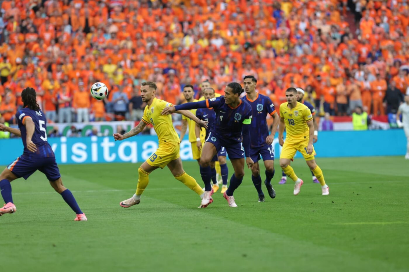 Cum i-a umilit Virgil van Dijk pe români după calificarea Olandei!