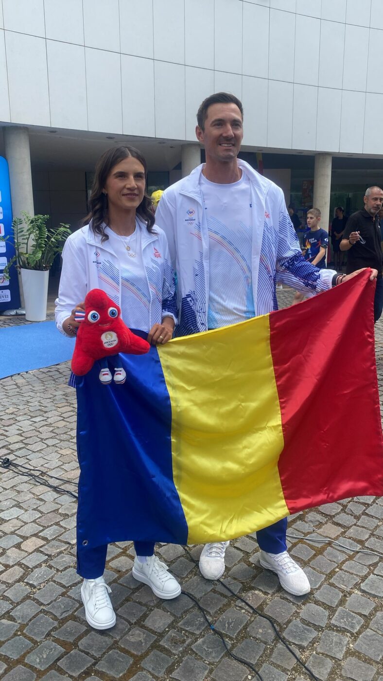 ProSport, confirmat! David Popovici nu e portdrapelul României la JO Paris 2024. Cine sunt Ionela și Marius Cozmiuc, cei care vor ține steagul tricolor la ceremonia de deschidere a Jocurilor Olimpice. VIDEO