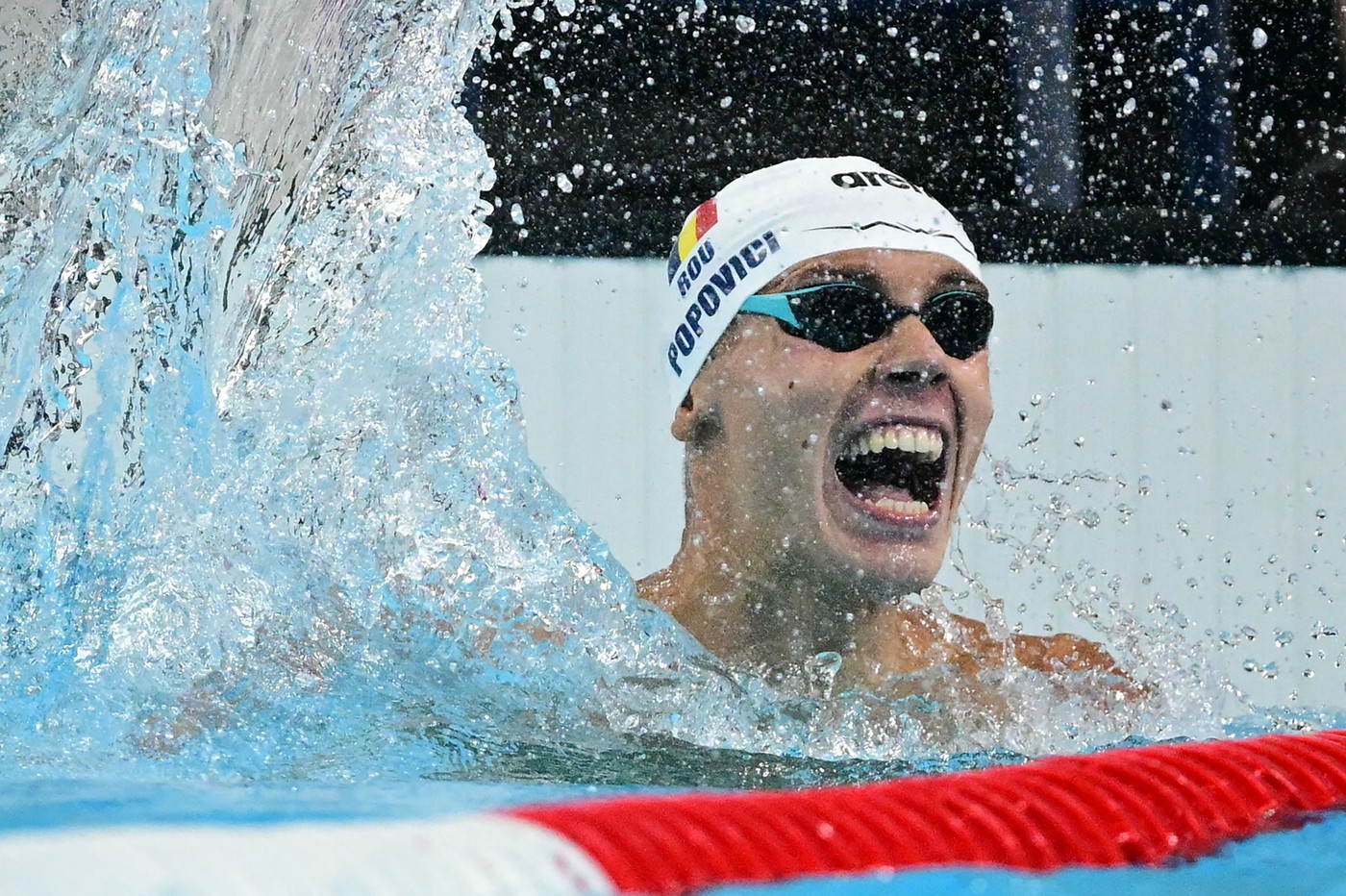 David Popovici s-a calificat în semifinale la 100 de metri liber la Jocurile Olimpice, după ce și-a câștigat seria cu un timp bun! La jumătatea cursei era abia pe locul 5