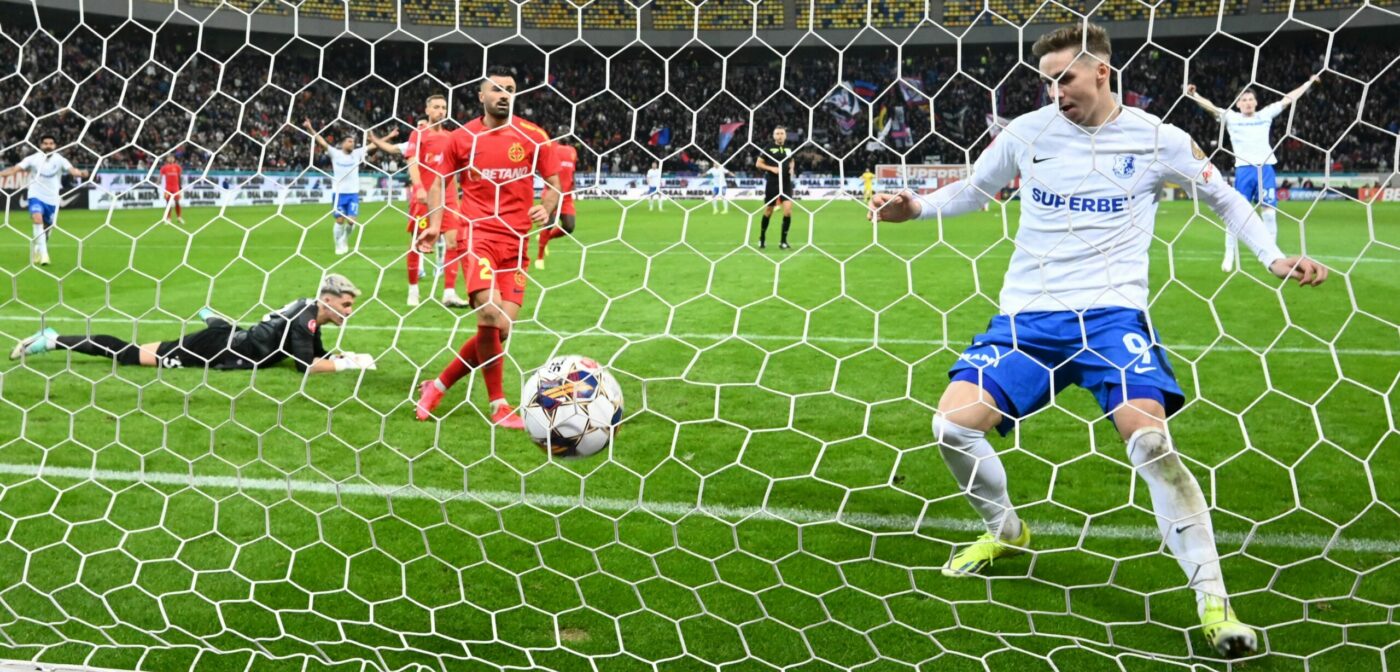 De ce nu-și pune Dan Petrescu mari speranțe în transferul lui Louis Munteanu. Noul transfer al celor de la CFR Cluj debutează cu Universitatea Craiova: „Posibil să fie titular”