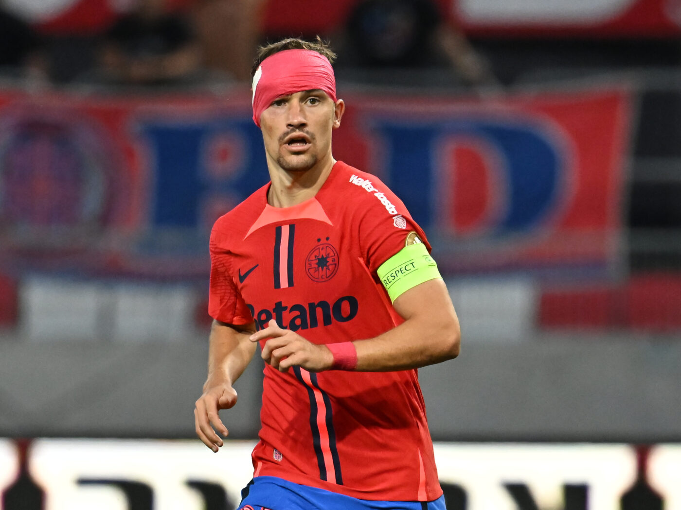 Dezastru pentru FCSB în meciul cu Maccabi Tel-Aviv! Darius Olaru, schimbat în minutul 63 din cauza problemelor medicale