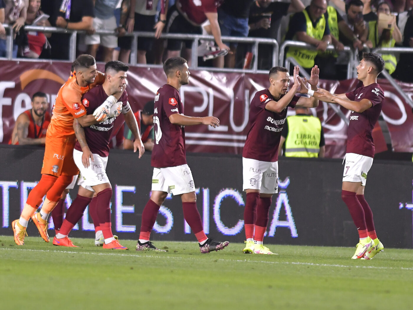 Dinamo l-a vândut pe o sumă uriaşă la CFR Cluj, Dan Şucu l-a adus la Rapid, dar tot nu a convins, iar acum atacantul a semnat cu o echipă din Superliga care nu se mai opreşte din transferuri