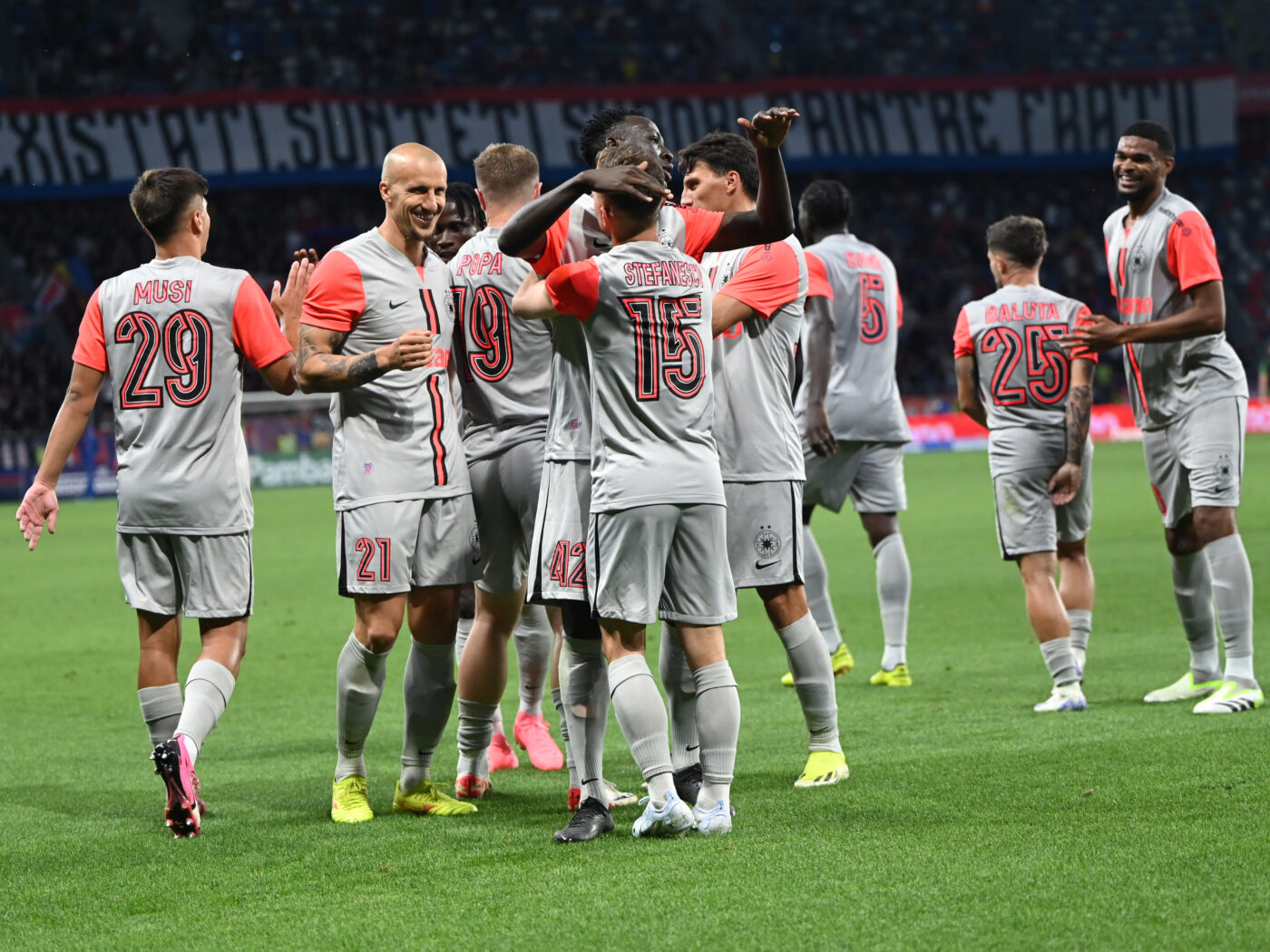 Două nume surpriză pentru FCSB! Pot juca în Liga Campionilor: „E o posibilitate”