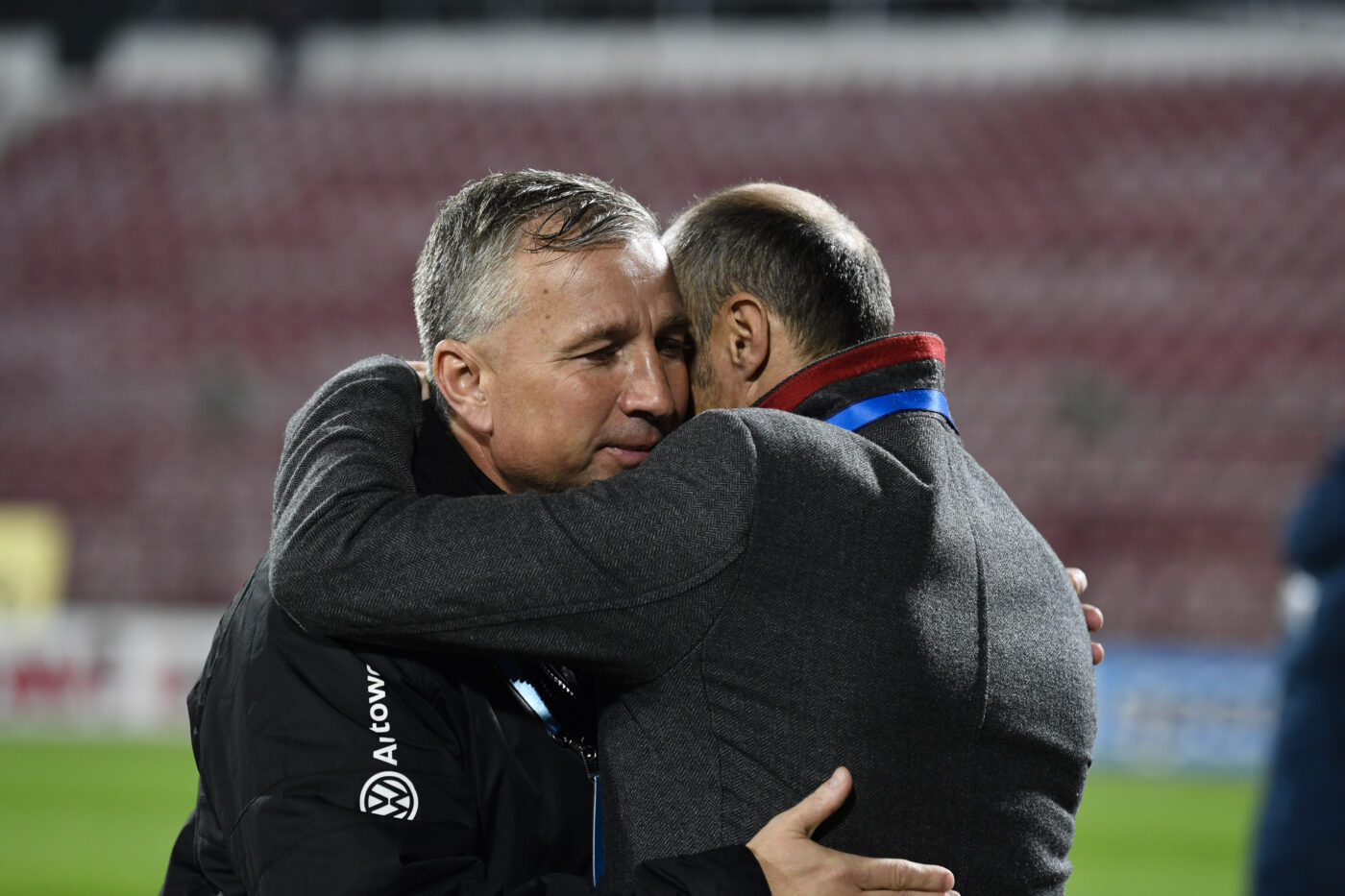 E oficial: el e primul antrenor care a fost dat afară în acest sezon din Superliga! Patronul care e prieten cu Gigi Becali l-a „executat” fără milă