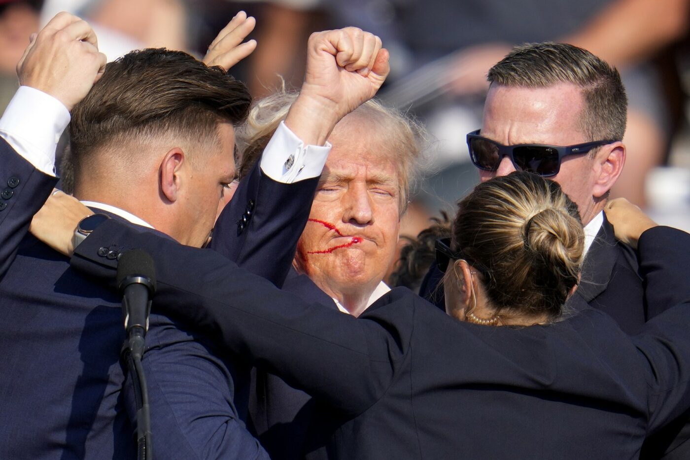 FBI a dezvăluit cine este bărbatul care a încercat să îl asasineze pe Donald Trump! Numele și vârsta atacatorului, care a fost ucis de agenții Serviciilor Secrete