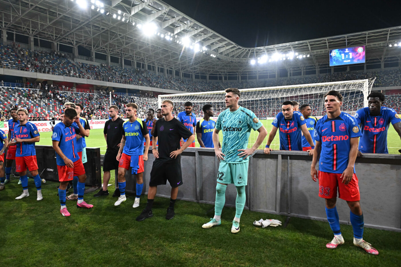 FCSB a anunțat că s-a înțeles cu fotbalistul, dar șeicii arabi trag de el, prin diverși impresari! „Îl sună mereu”