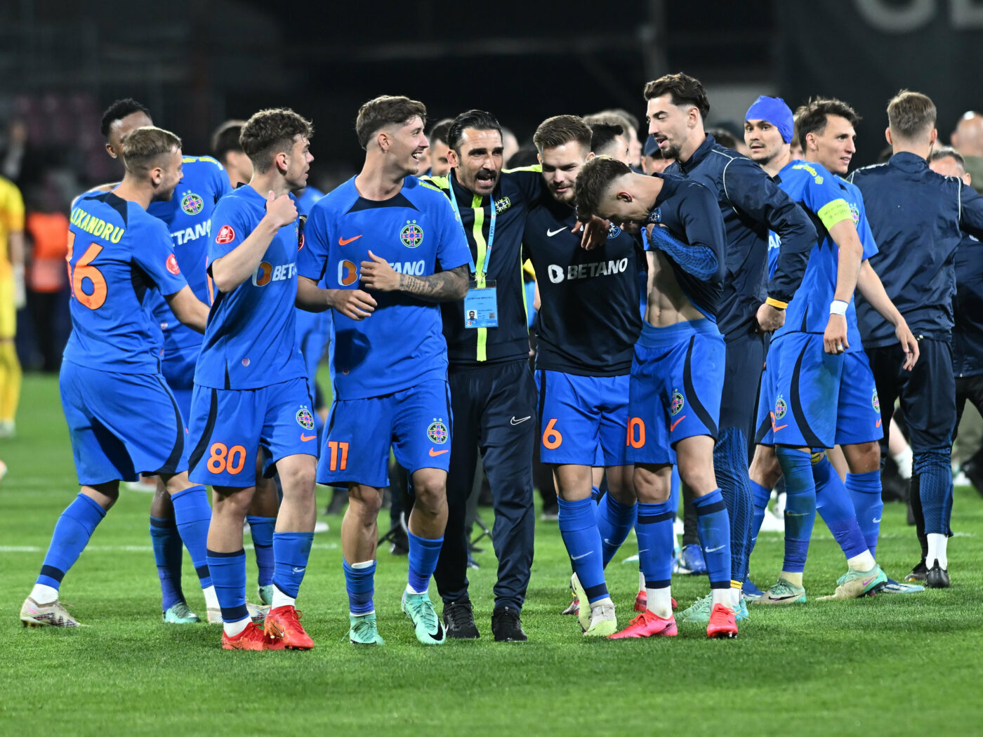 FCSB, echipament de Champions League! Cum arată tricourile pentru sezonul în care Gigi Becali vrea să intre în grupele Ligii Campionilor