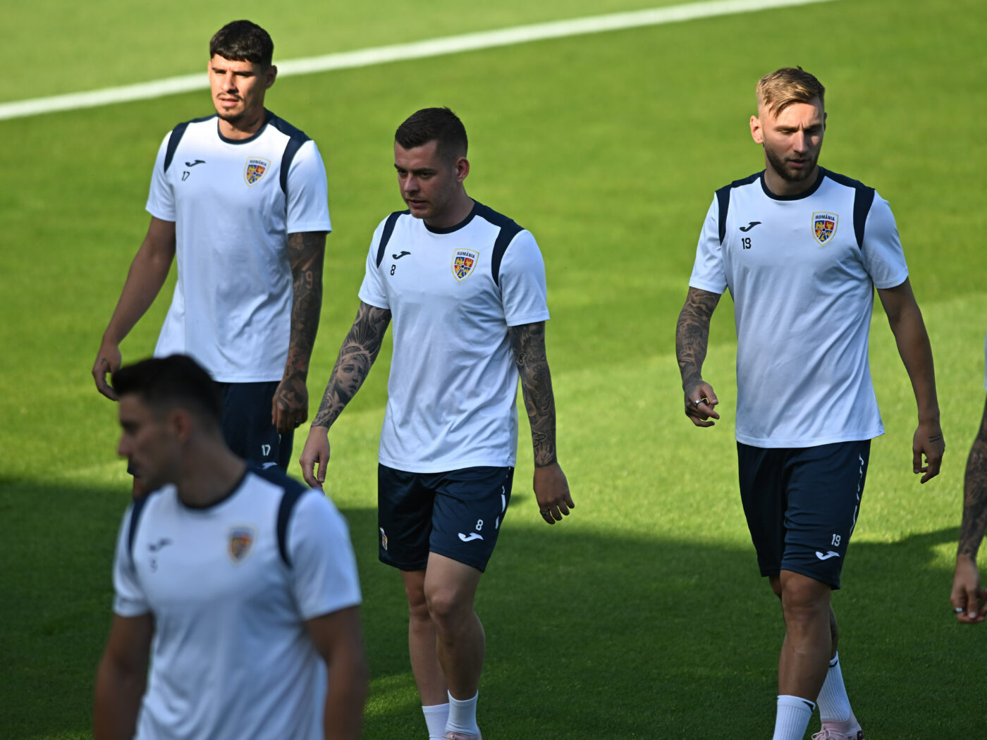 Fotbalistul din naționala României care nu a putut dormi singur în cameră la EURO. Peste ce coleg se ducea noaptea pentru a se odihni, deși camerele de hotel sunt în regim single