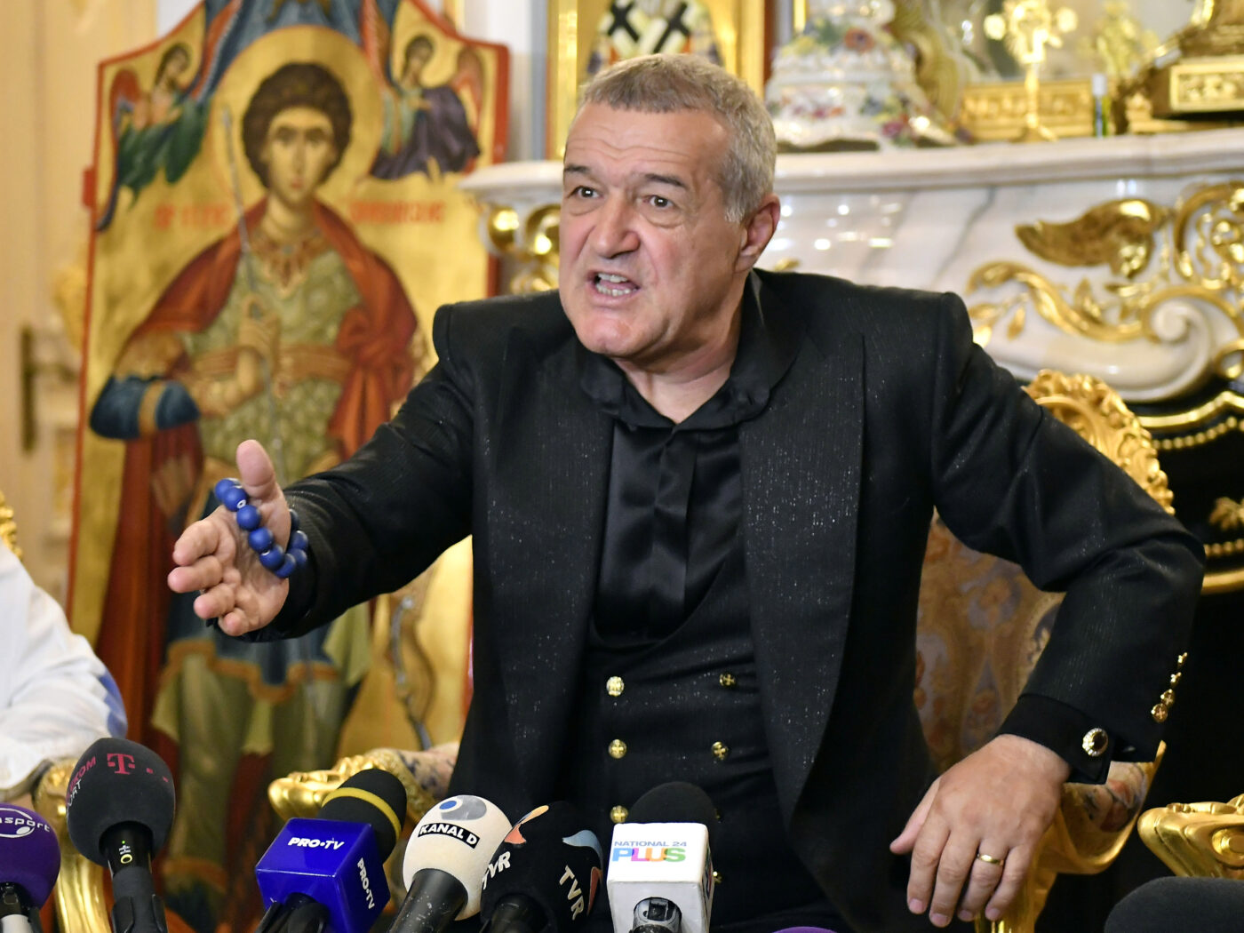 Gigi Becali anunță transferul vârfului cu care vrea să ajungă în grupele Ligii Campionilor! Mai trebuie să treacă testele medicale: „Dacă e genunchiul bun, semnează”