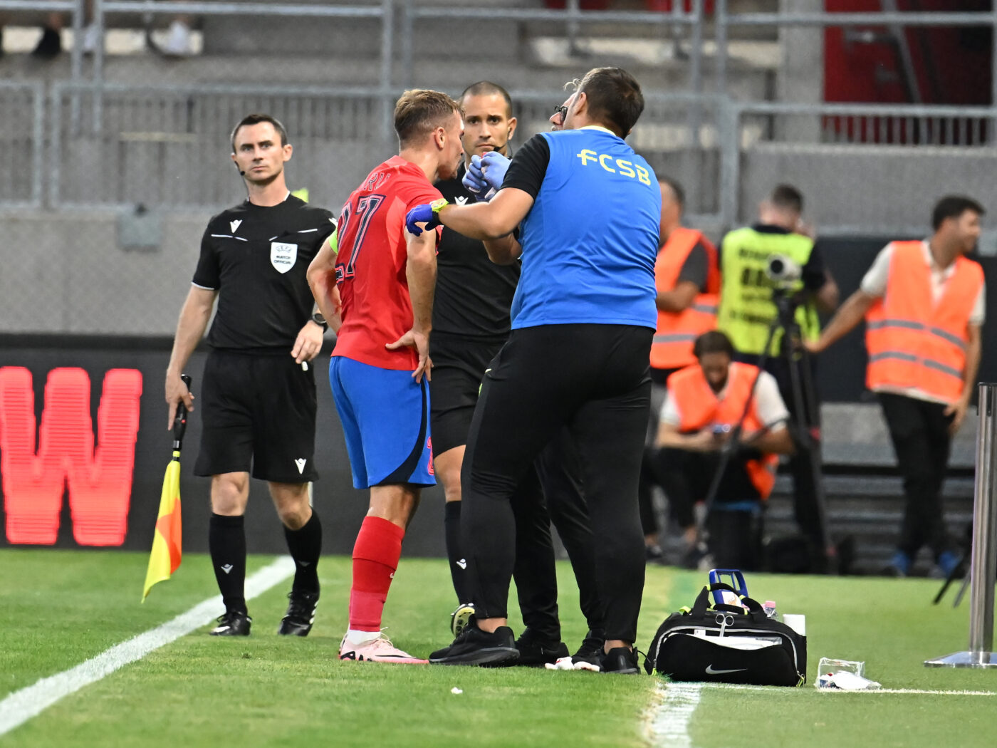 Imagine îngrozitoare! Darius Olaru, plin de sânge, după ce a primit un cap în figură în Maccabi Tel-Aviv – FCSB