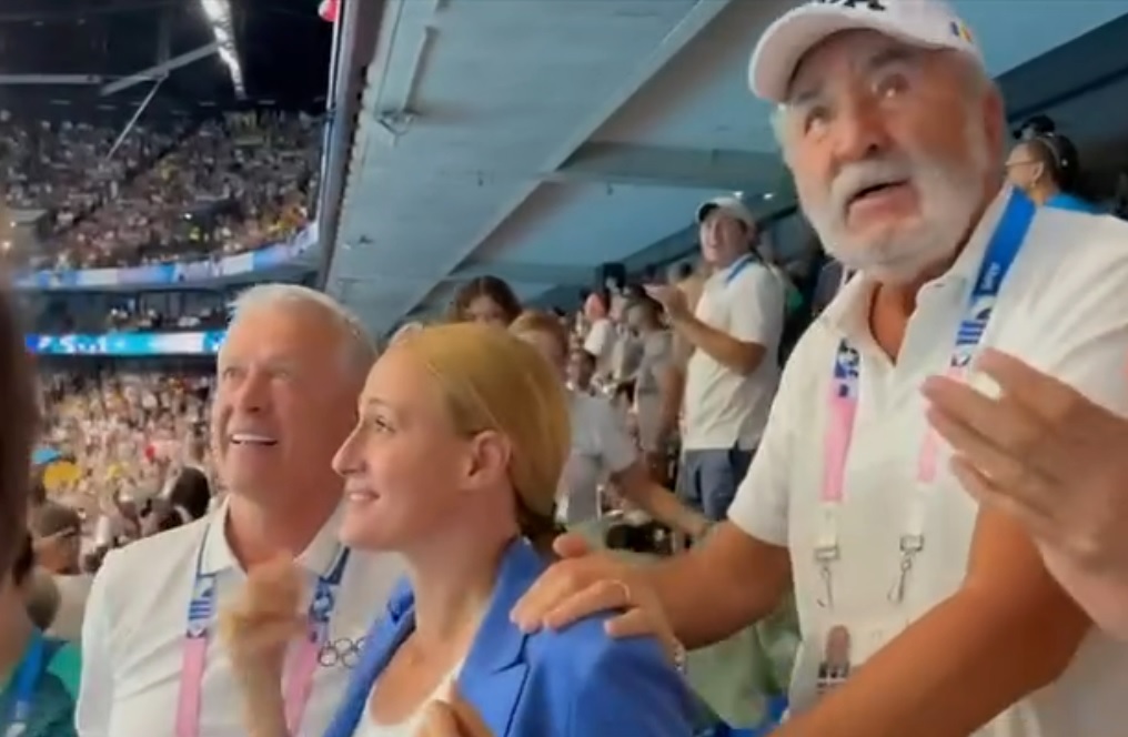 Imagini formidabile cu reacția pe care Elisabeta Lipă, Camelia Potec şi Ion Țiriac au avut-o la câteva secunde după aurul câştigat de David Popovici! Şefa ANS sufocă un steag tricolor, şefa natației româneşti țopăie în timp ce plânge, iar cel mai bogat român fluieră cu degetele în gură ca pe stadioanele de fotbal!