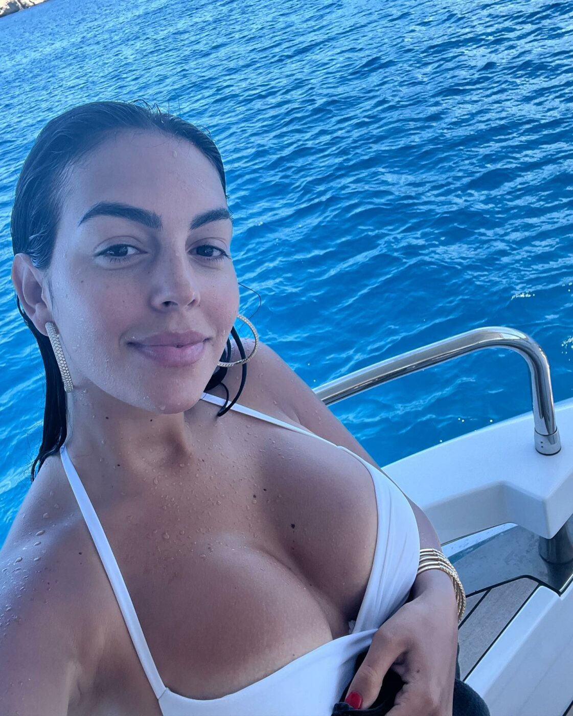 Imagini interzise, de la saună, cu Georgina, iubita lui Cristiano Ronaldo! A intrat într-o pereche de colanți și fanii au reacționat instant: „Ce norocos e Cristiano”. GALERIE FOTO