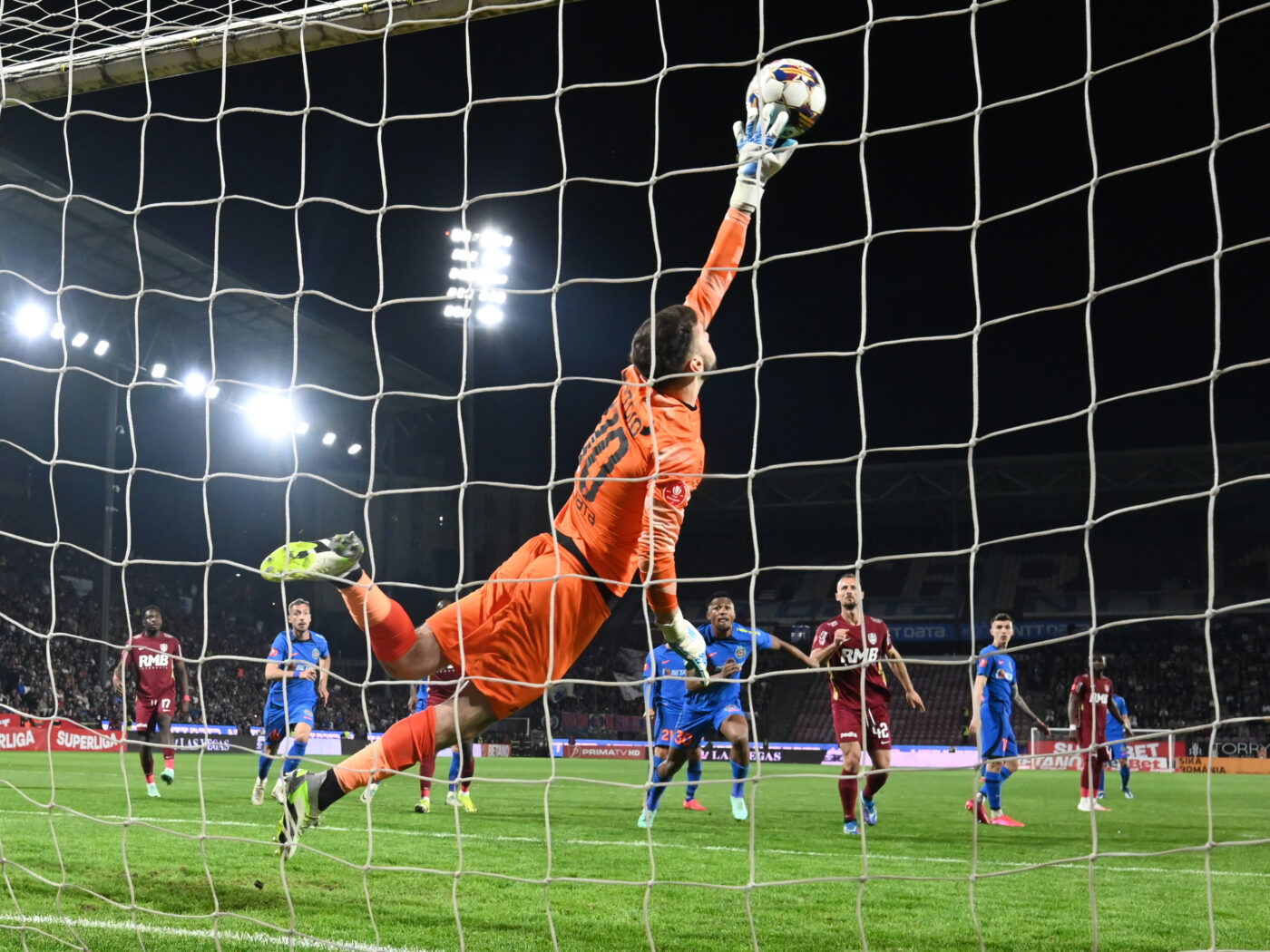 Începe Superliga! Cine este cel mai bun marcator al sezonului trecut din lovituri libere directe? Florinel Coman părăsește FCSB după trei astfel de „bijuterii”. Avem lista completă. SPECIAL