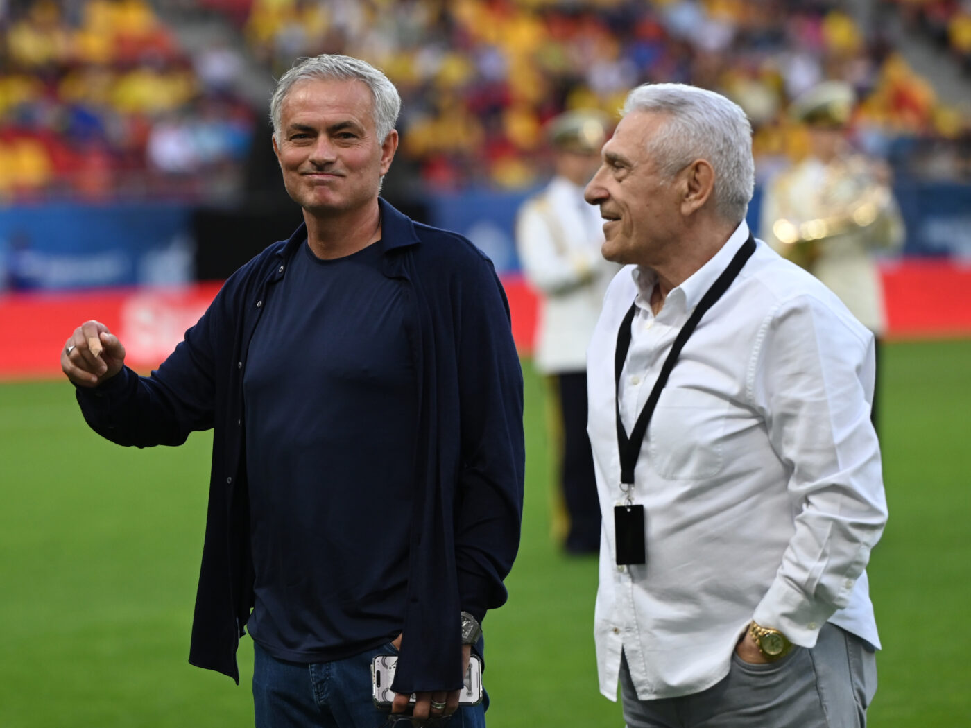 Jose Mourinho s-a uitat la toate meciurile României de la EURO pentru a vedea dacă transferă vreun fotbalist tricolor! Verdictul dat de Giovanni Becali e trist