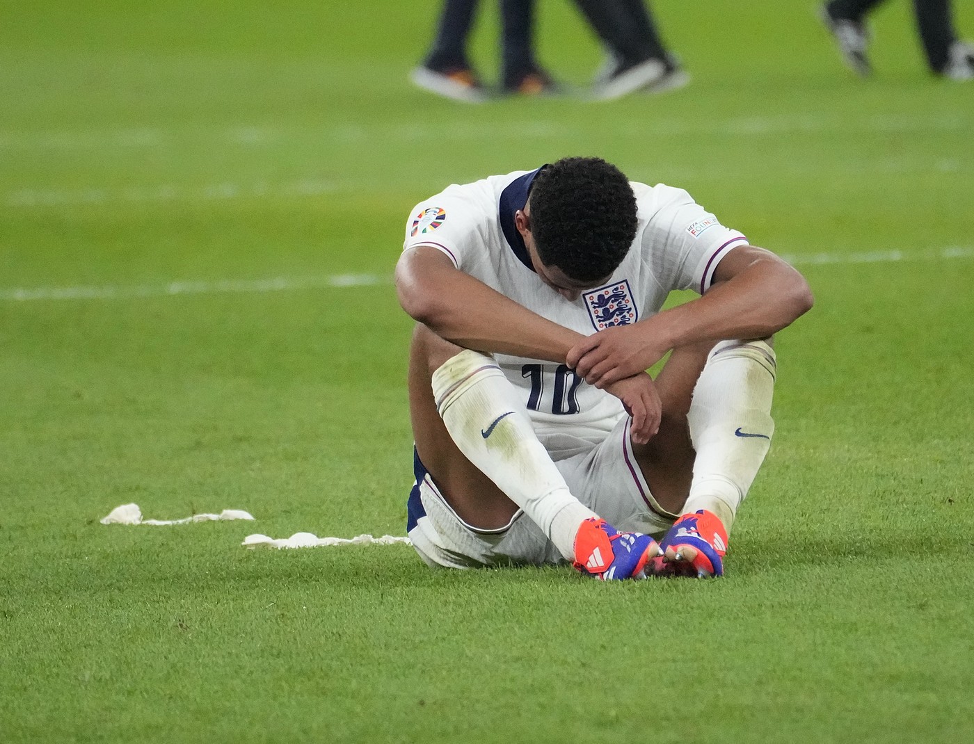 Jude Bellingham și-a pierdut cumpătul după finala Spania – Anglia 2-1 și a făcut un gest rușinos, când credea că nu îl vede nimeni! Imaginile au ieșit la iveală