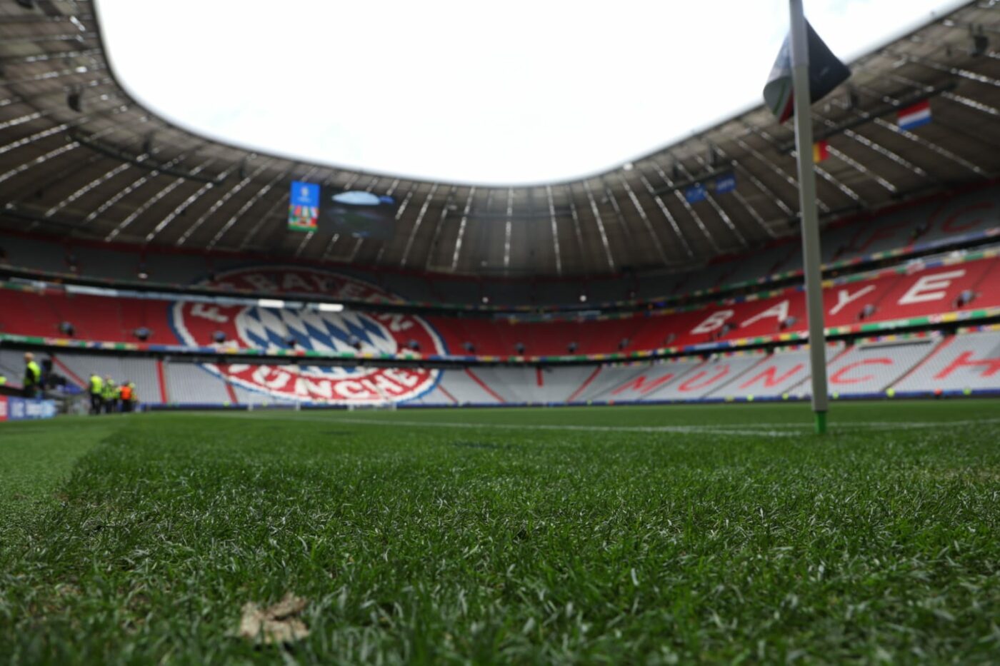 Liveblog România – Olanda în optimi la EURO. Cum arată gazonul pe Allianz Arena din Munchen după zile de ploaie și ce coregrafie timidă au pregătit fanii olandezi!