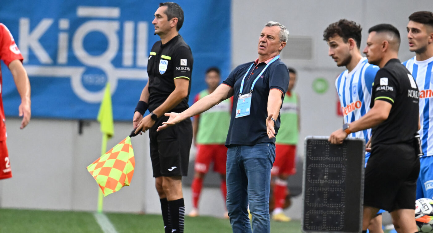 Mircea Rednic și-a luat pe sus propriii jucători după Universitatea Craiova – UTA 4-2: „De ce facem asta? Cine e cu mine nu se joacă!”. „Puriul”, supărat și pe arbitri: „Se dădea orice fault pentru ei”