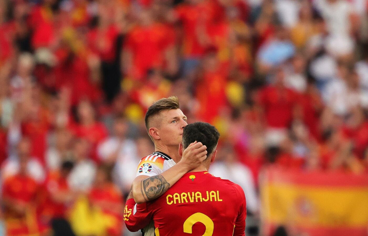 Nu s-a văzut la TV, dar va rămâne în istoria EURO 2024. Ce au făcut patru fotbaliști iberici când l-au văzut pe Toni Kroos, distrus de supărare pentru că eliminarea Germaniei de către Spania a însemnat și retragerea sa oficială din fotbal!