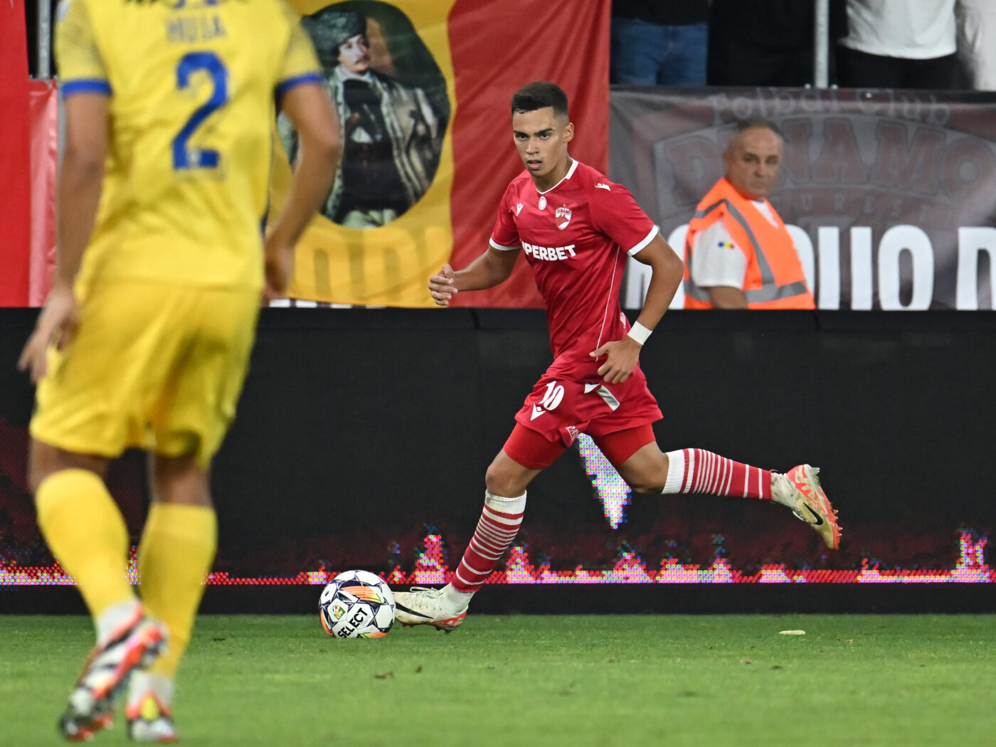 O-legenda-a-lui-Dinamo-il-pune-la-punct-