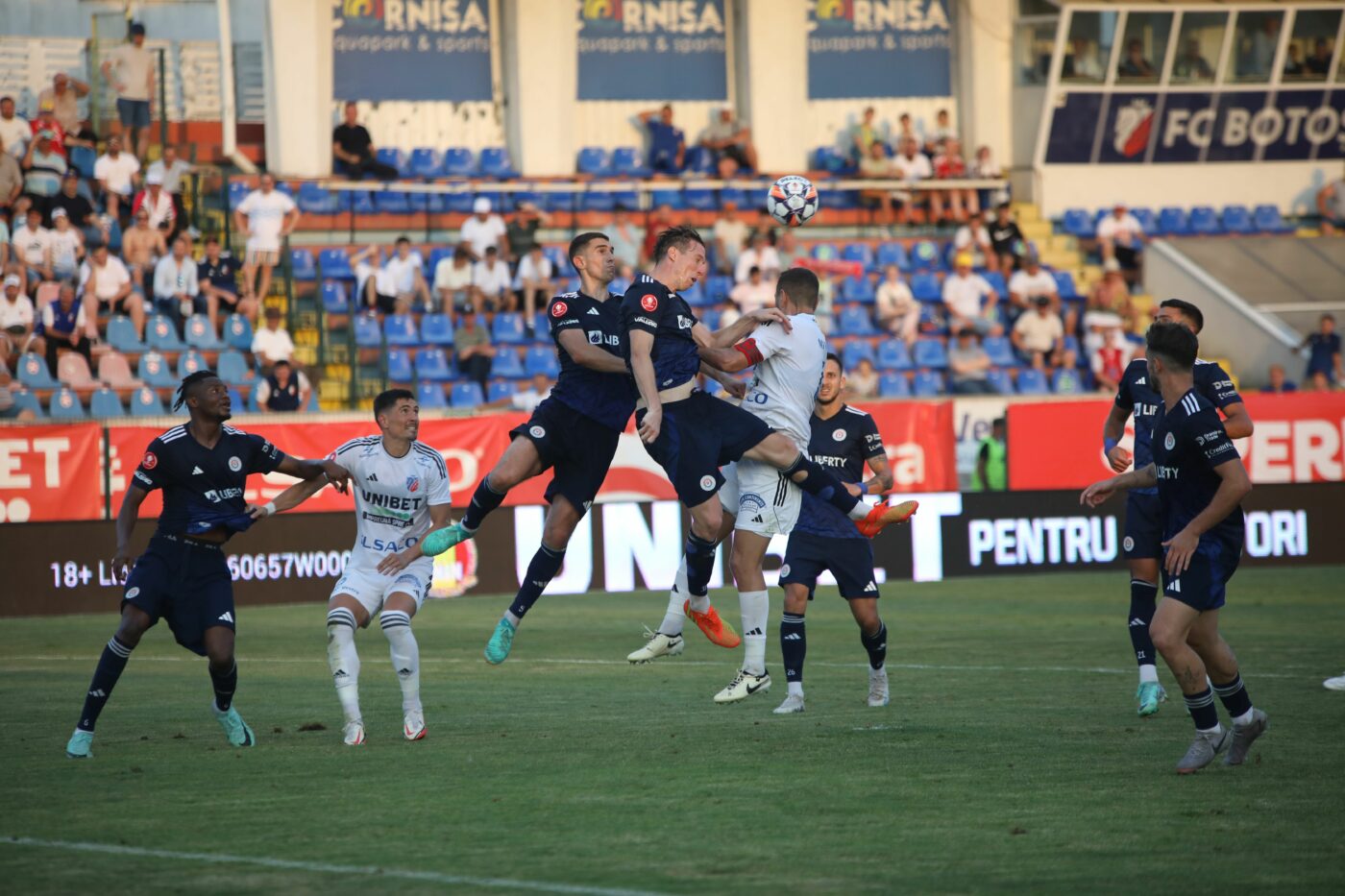Patronul din Superliga l-a pus la colț pe antrenorul echipei! Tehnicianul a fost eliminat chiar în prima etapă a noului sezon! „Nu credeam că îi sare siguranţa! Ce câştigi dacă sari la bătaie?”