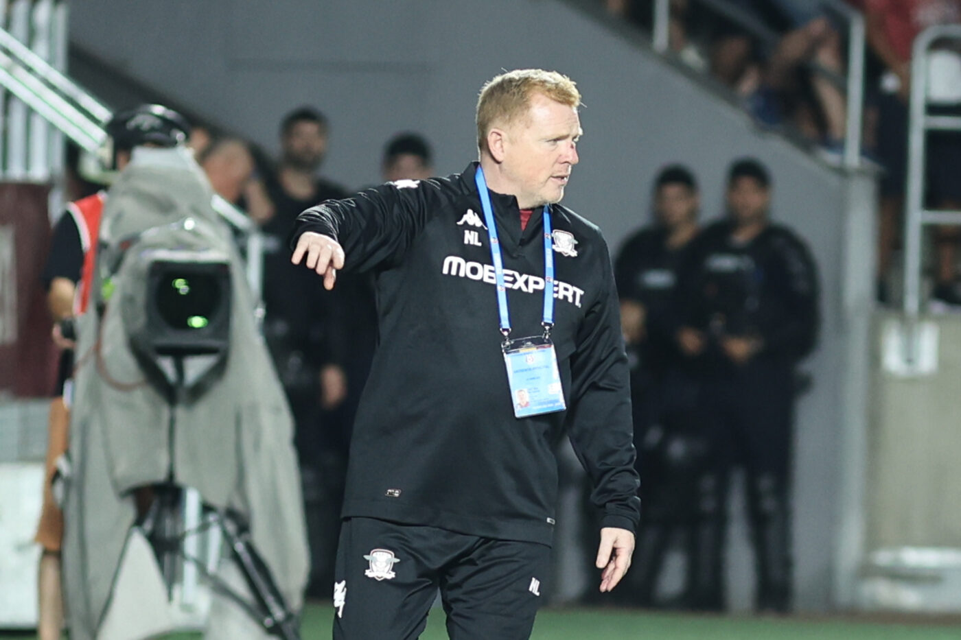 Poate fi cea mai mare țeapă luată de Rapid în era Dan Șucu, iar Neil Lennon a vorbit despre transferul făcut de rivală: „L-am văzut o dată, apoi a dispărut”