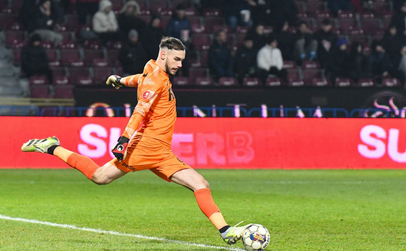 Portarul lui CFR Cluj e la un pas de transferul carierei: Răzvan Sava poate pleca pe o sumă fabuloasă pentru un goalkeeper român!